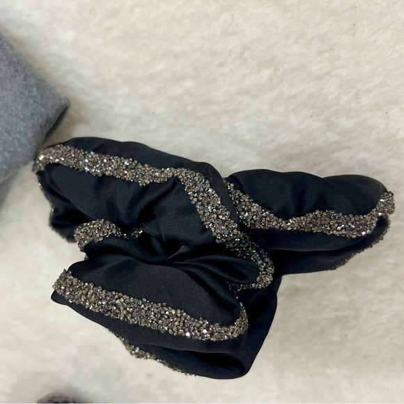 🛍️ 4 for $20 🛍️ Stylish Headband and Scrunchie Set in Gray and Black - Picture 5 of 8